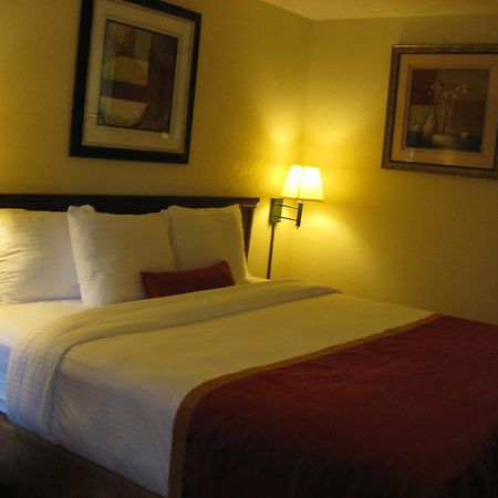 Days Inn By Wyndham Bloomington Luaran gambar