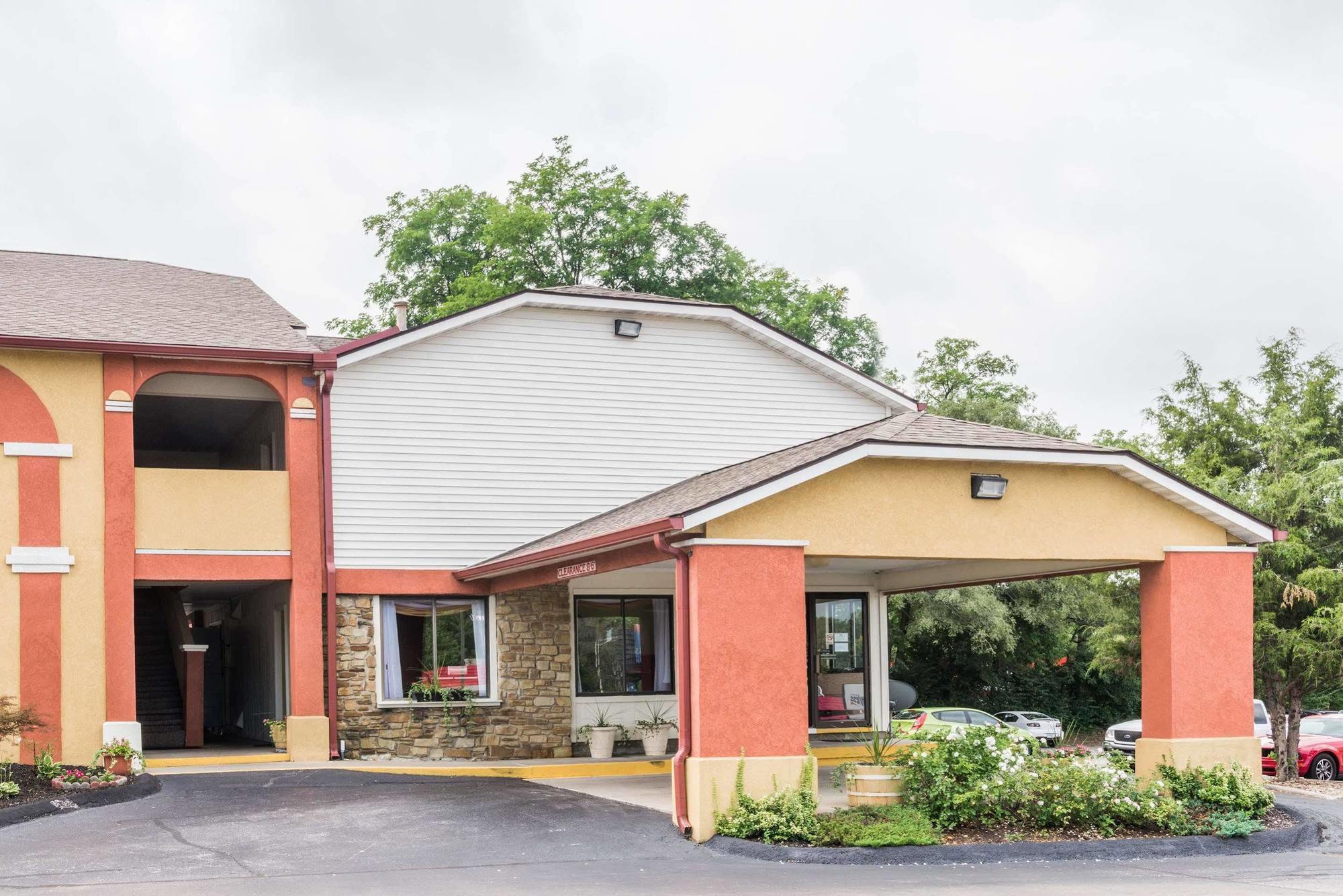 Days Inn By Wyndham Bloomington Luaran gambar