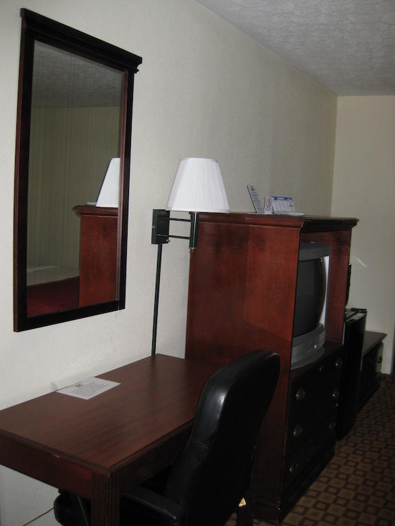 Days Inn By Wyndham Bloomington Luaran gambar